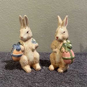 NIB Harry and David Easter Bunny Salt & Pepper Shakers